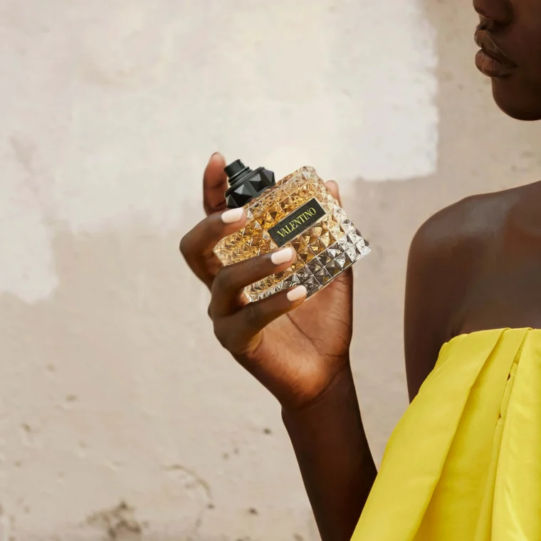 valentino-valentino-donna-born-in-roma-yellow-dream-edp-perfume-cologne-873062